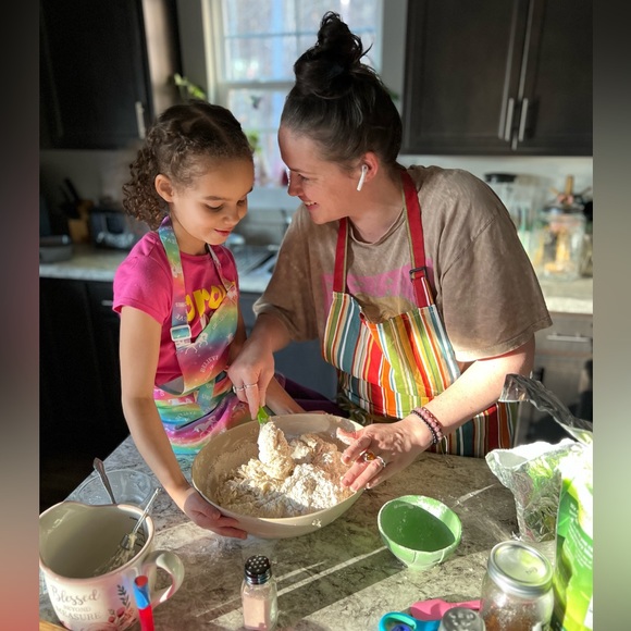 I’m going LIVE! Like this post to come hang with me for some amazing deals!🫶🏻 - Picture 8 of 17